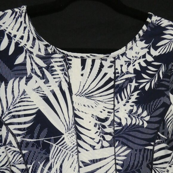 SAMI & JO | large | Navy & White Floral Pattern Short Sleeve Dress | Scoop Neck - Picture 12 of 16